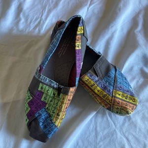 Periodic table Tom’s slip on shoes 6W